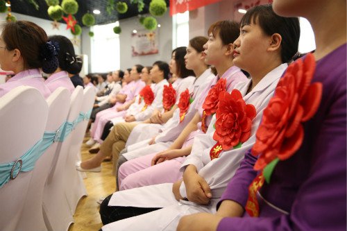 我院2019年中总结暨表彰大会圆满举行