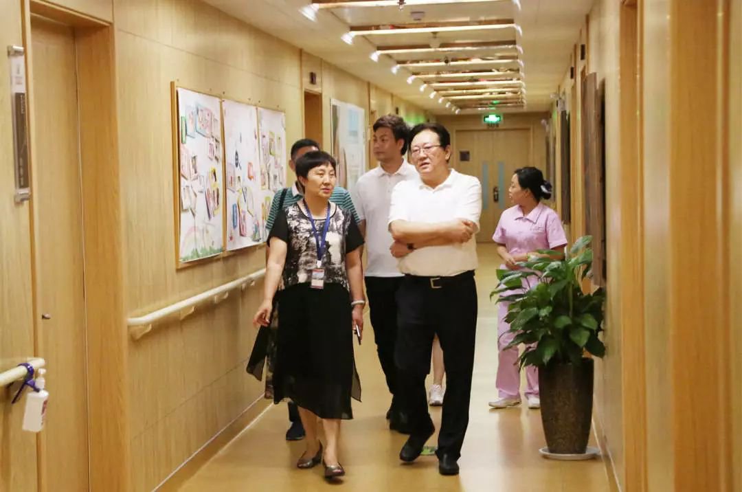 热烈欢迎洛阳市西工区政协主席张天宝莅临我院参观指导