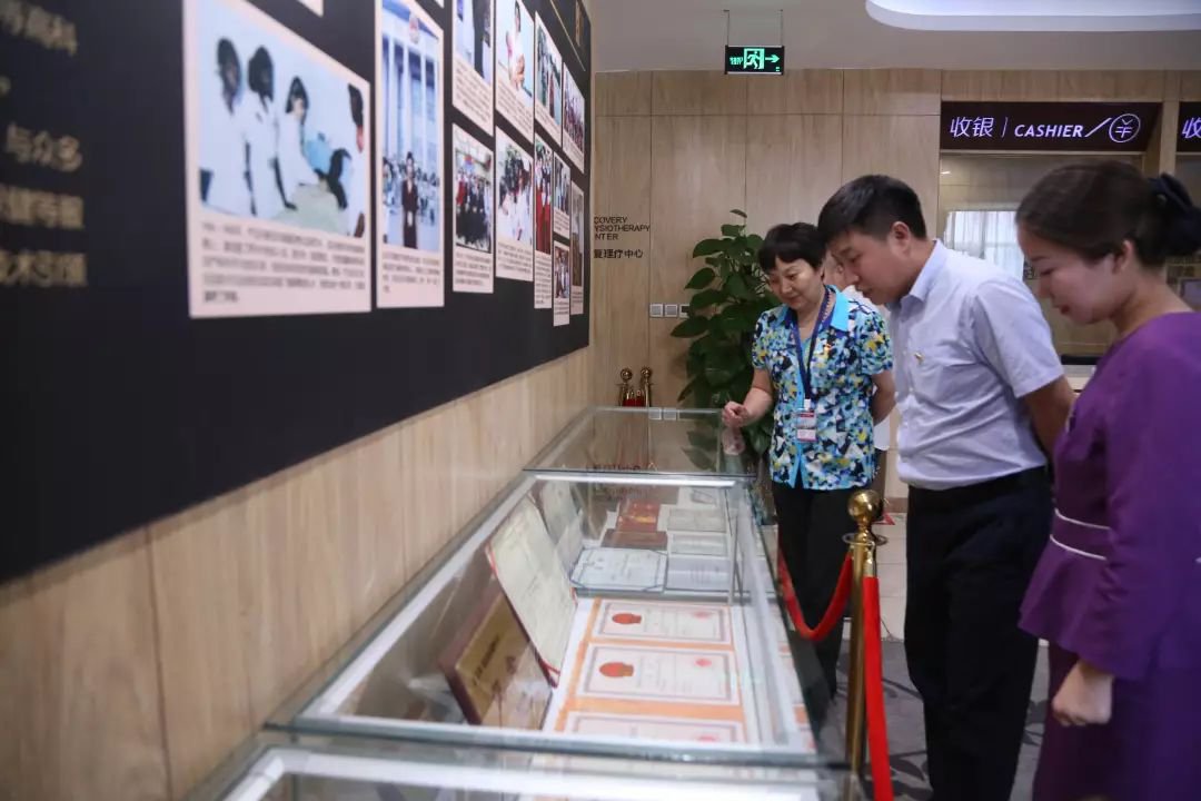 热烈欢迎金水区经三商圈曹永彬书记莅临我院参观指导