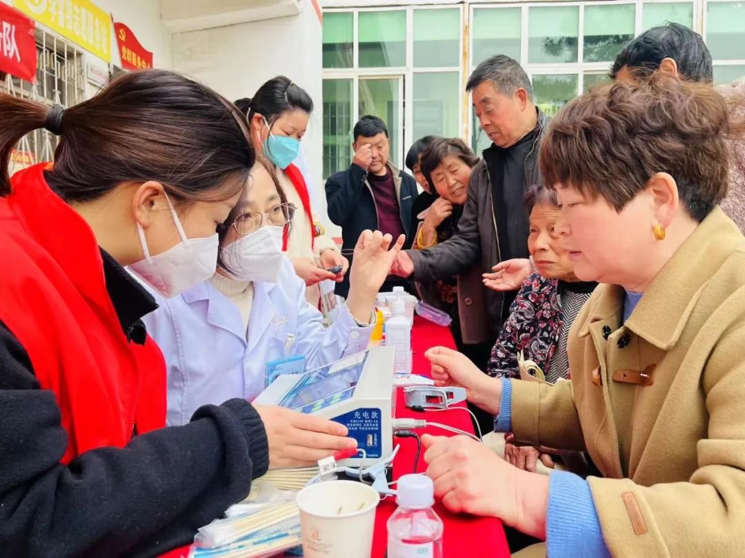 学习二十大 奋进新征程——我院党支部党员志愿者走进垌头村