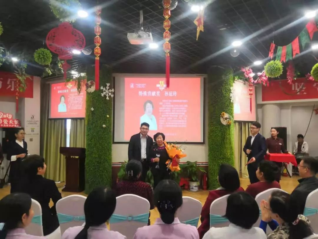 热烈庆祝郑州美中商都妇产医院11周年表彰大会圆满举行
