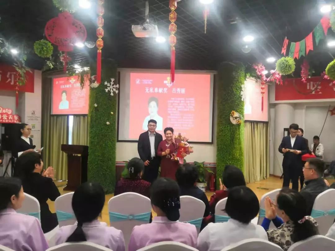 热烈庆祝郑州美中商都妇产医院11周年表彰大会圆满举行